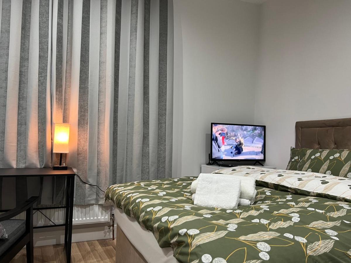 Mia Residence - Entire Studio Apartment - City View - London - Next To Ealing Broadway Station Exterior foto
