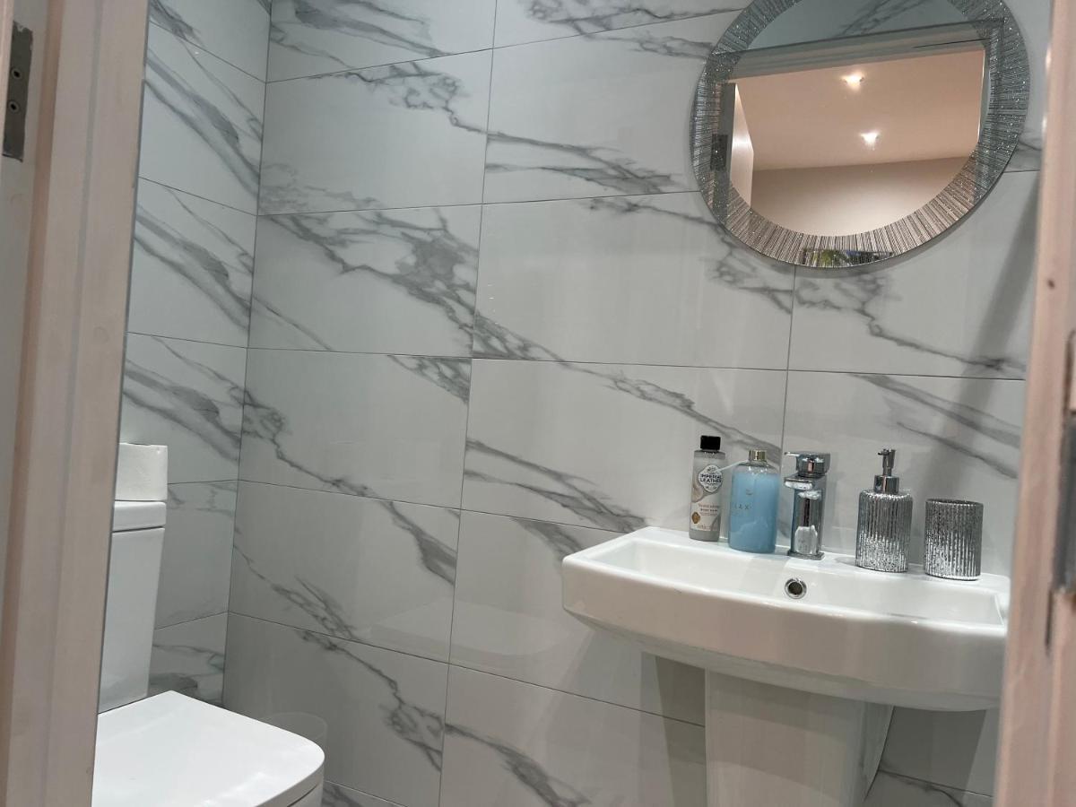 Mia Residence - Entire Studio Apartment - City View - London - Next To Ealing Broadway Station Exterior foto