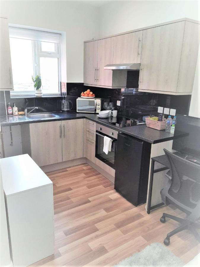 Mia Residence - Entire Studio Apartment - City View - London - Next To Ealing Broadway Station Exterior foto